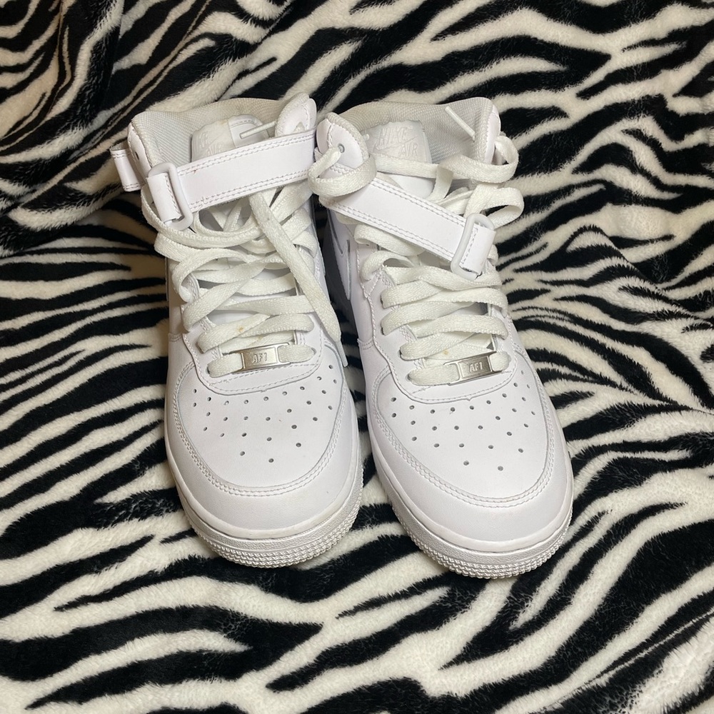 nike high tops air force 1’s